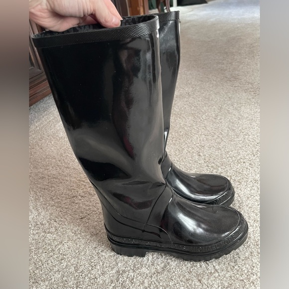Micheal Micheal Kors Black Glossy Rain Boots Size 6/7 - Picture 2 of 14